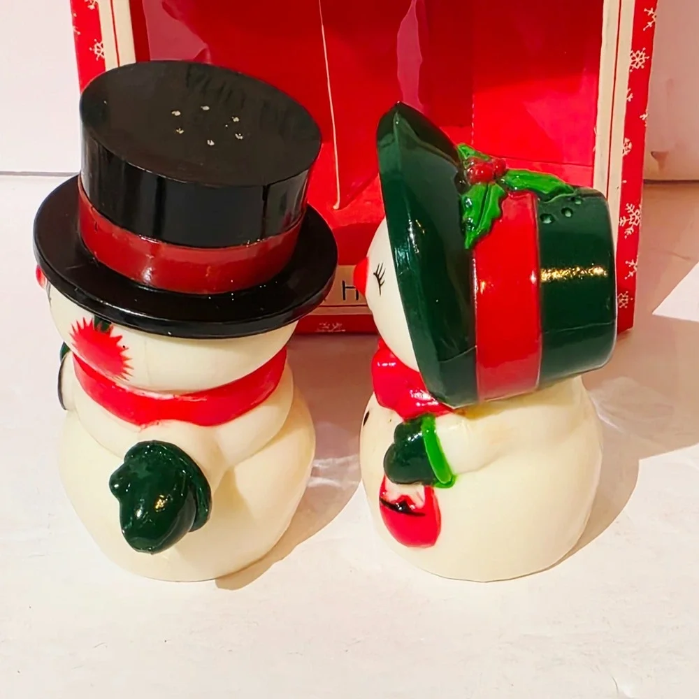 Vtg Hallmark Christmas Salt & Pepper Shakers Happy & Merry Mr. & Mrs. Snowman